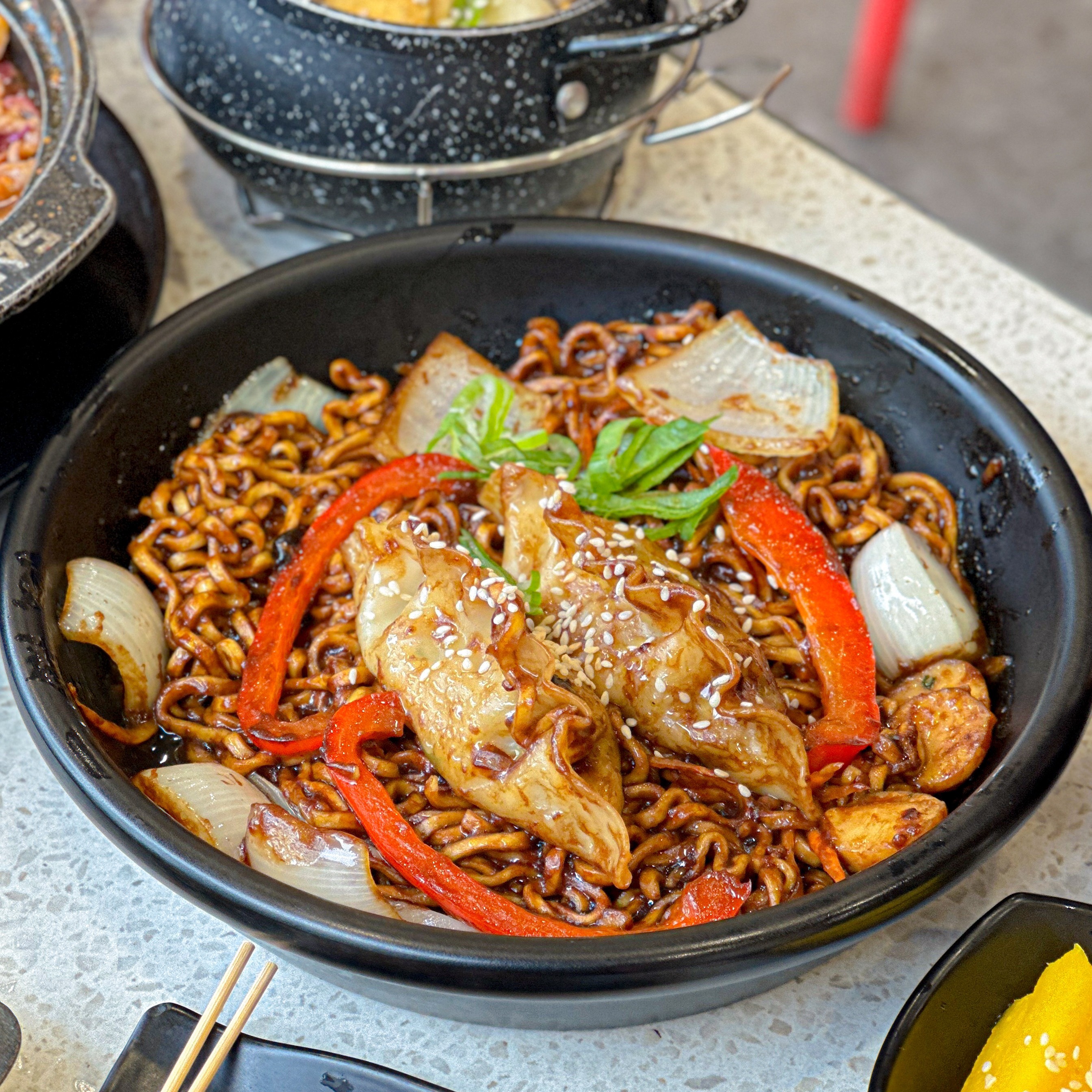 Ra mắt